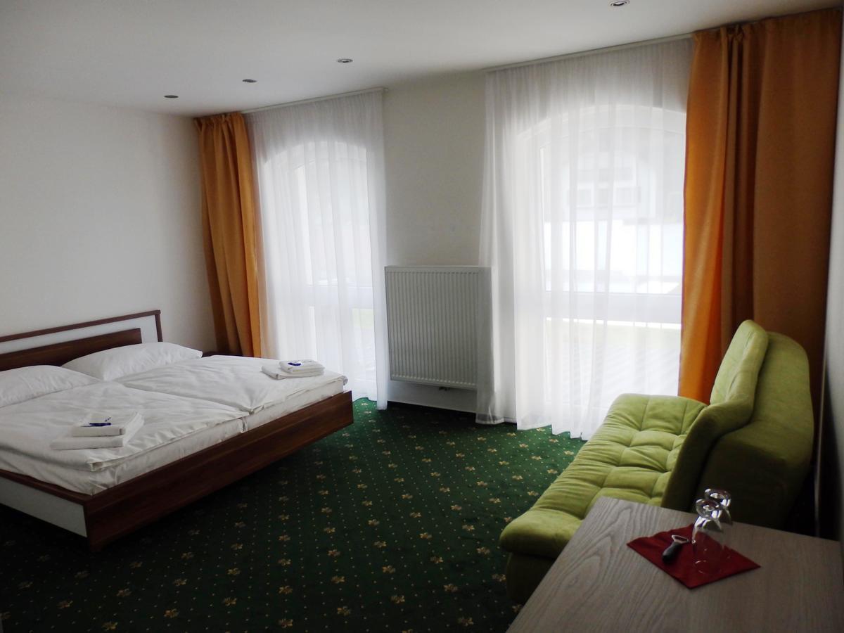 Rezidence Holsin Hotel Holsiny Bagian luar foto